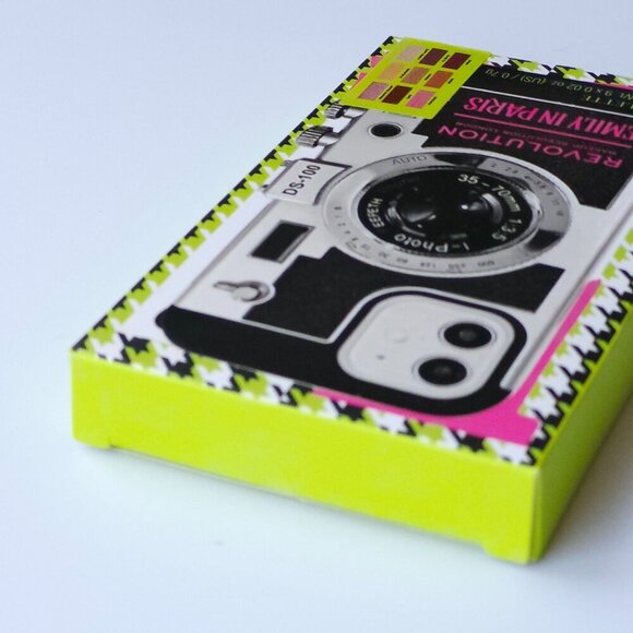 Makeup Revolution X Emily In Paris Camera Queen PALETTE BNIP - Picture 3 of 5